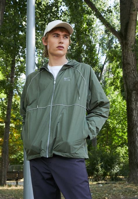 nike air leichte jacke